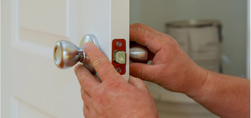 AAA Locksmiths For lock Replacement in Gold River, California